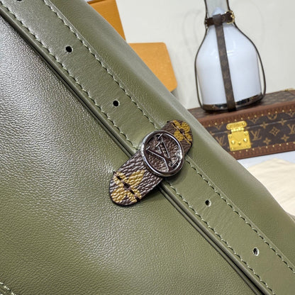 Louis Vuitton Carryall Vibe MM