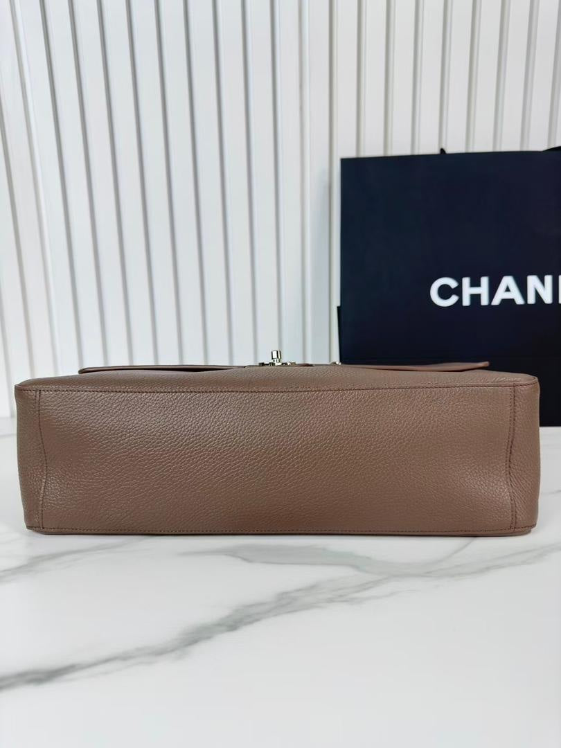 Chanel Maxi Flap bag from the Spring/Summer 2026 collection