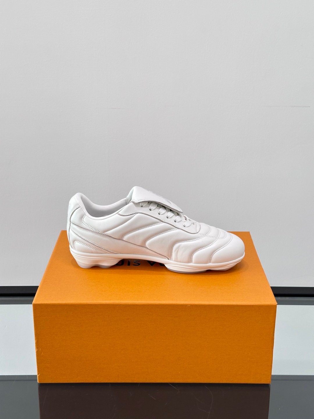 LV Men White Leather Sneakers