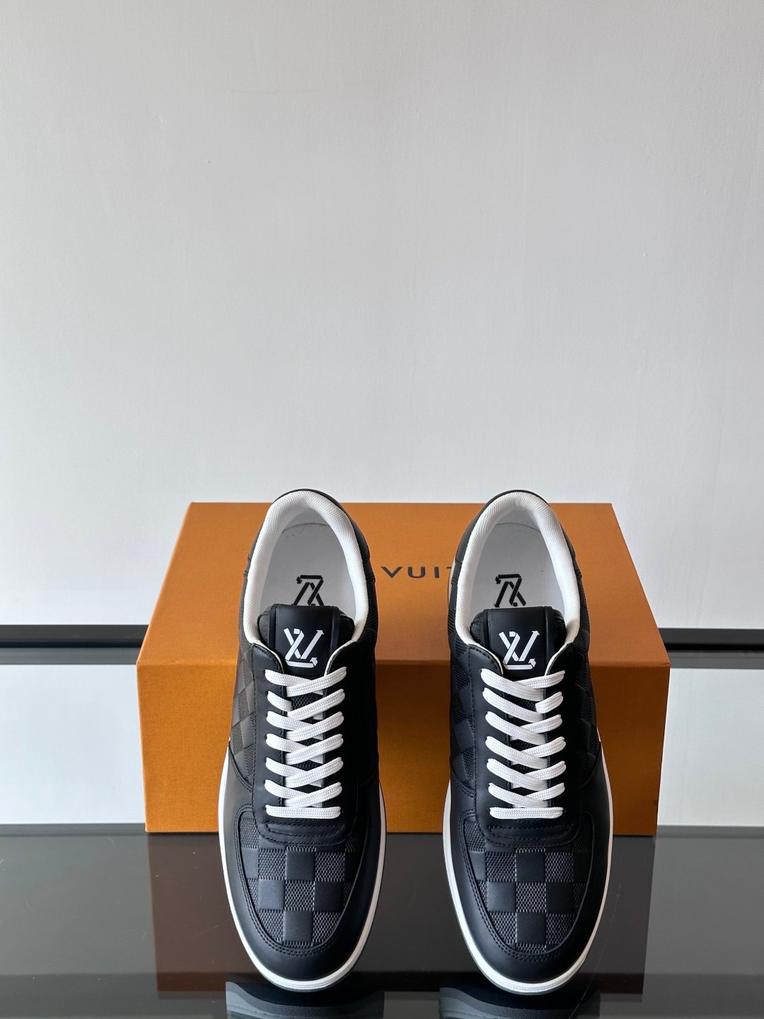 LV Men Black Leather Checkerboard Sneakers