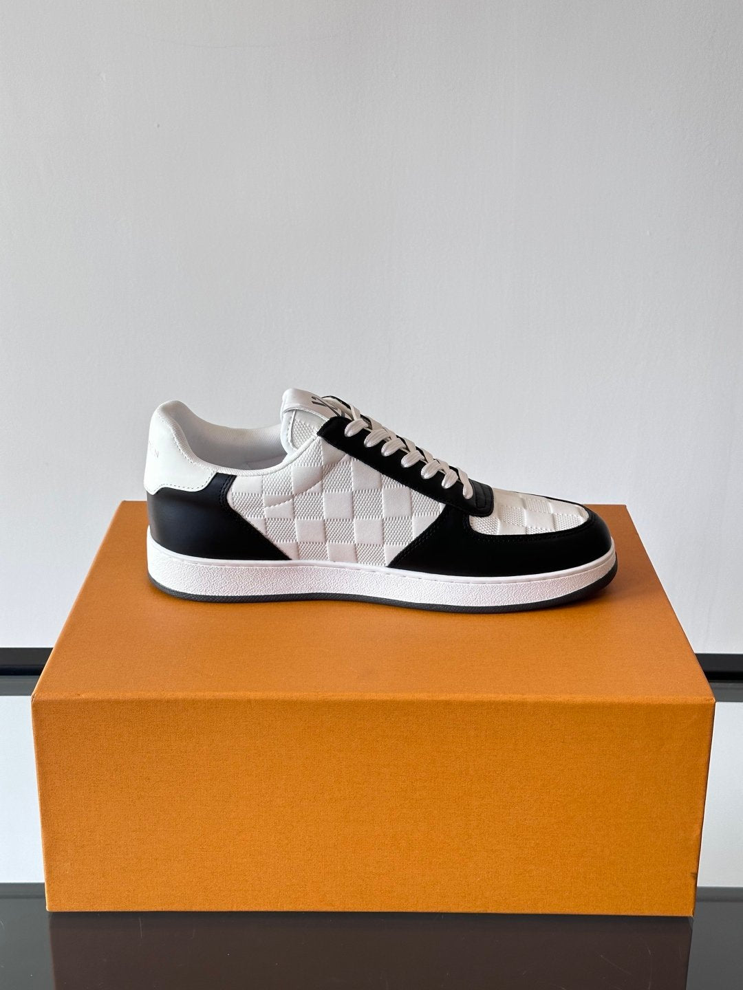 LV Men Black White Leather Sneakers
