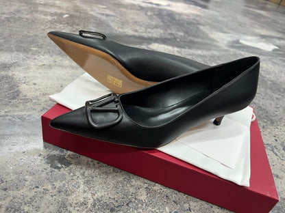 Valentino Women Black Leather Pointed Pumps