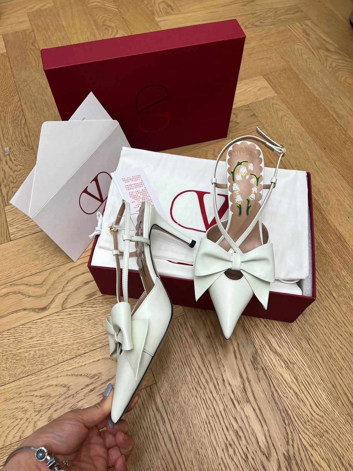 Valentino Women White Leather Bow Accent Pumps