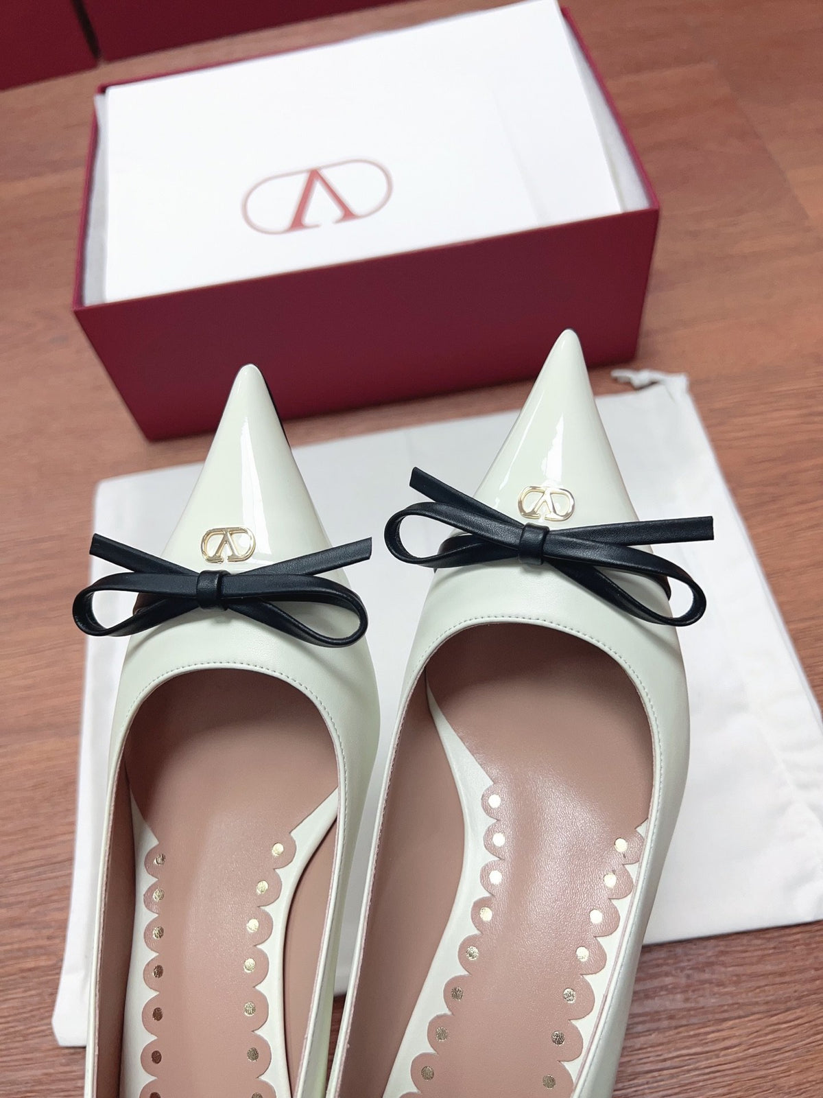 Valentino Women Ivory Leather Bow Accent Pumps