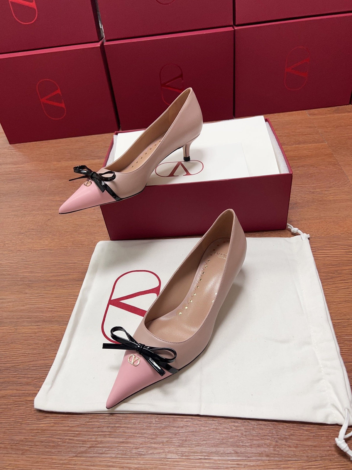 Valentino Women Pink Leather Bow Detail Pumps
