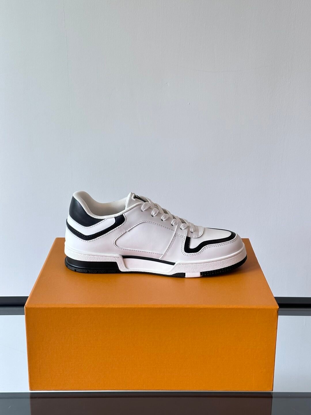 LV Men White Black Leather Sneakers