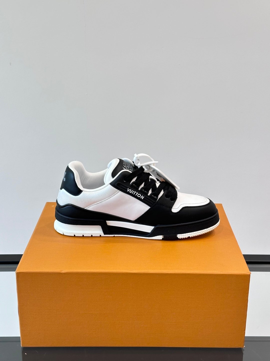 LV Men Black White Leather Sneakers