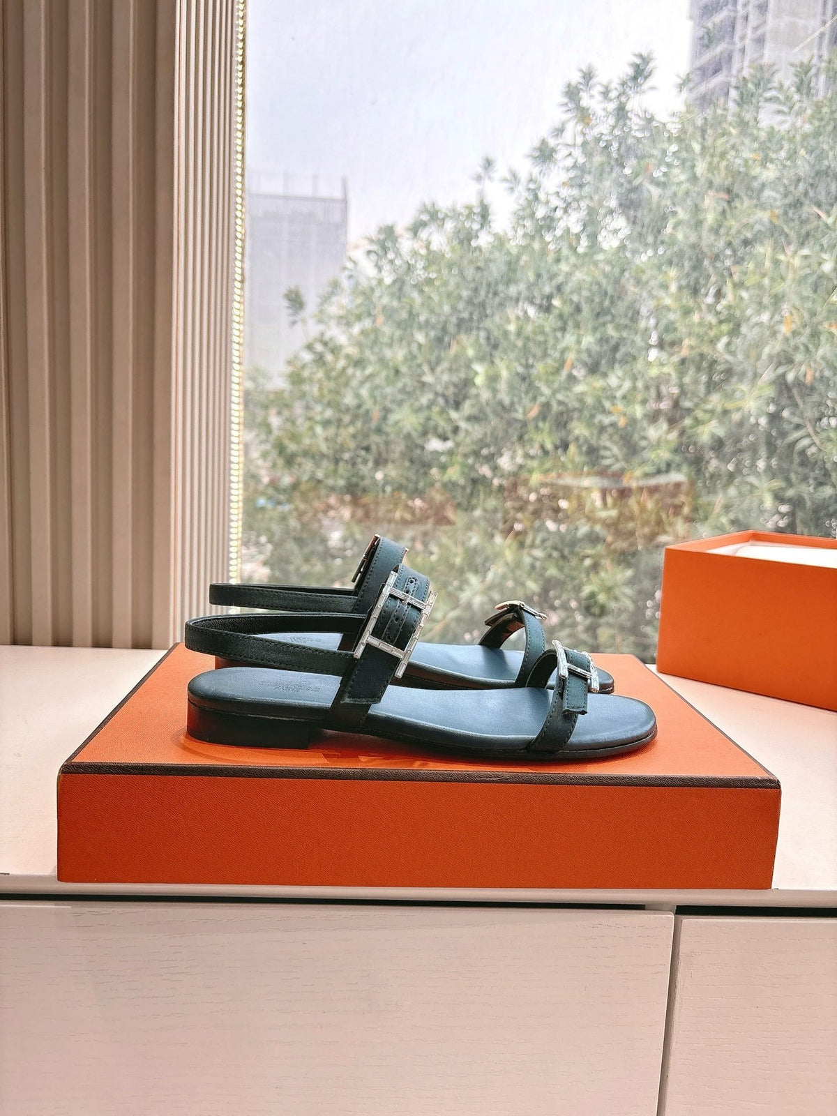 Hermes Women Black Leather Sandals