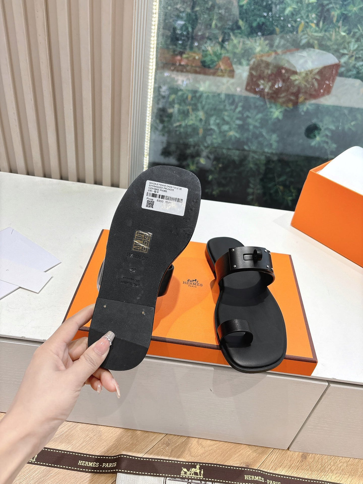 Hermes Women Black Leather Toe Loop Mules
