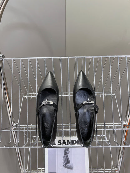 Hermes Women Black Leather Pointed Toe Flats
