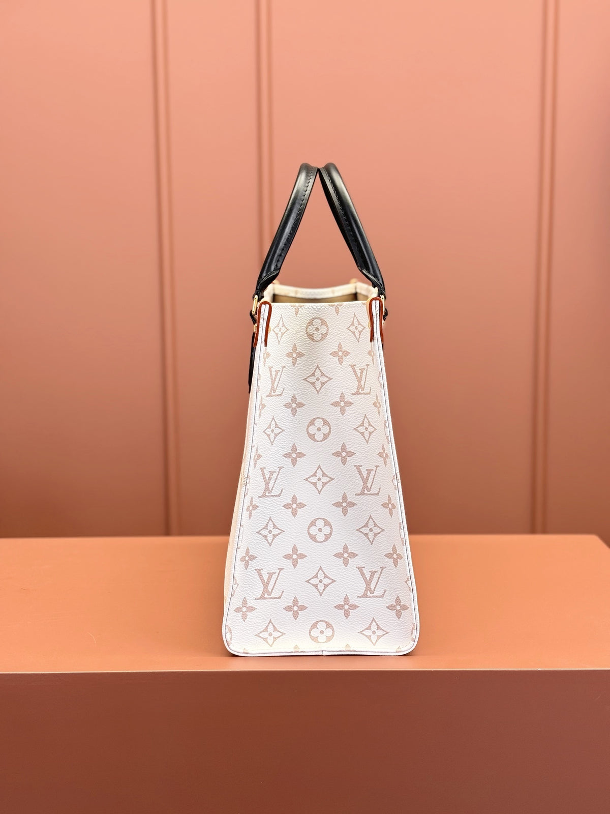 Louis Vuitton Monogram Dune Giant OnTheGo MM tote bag