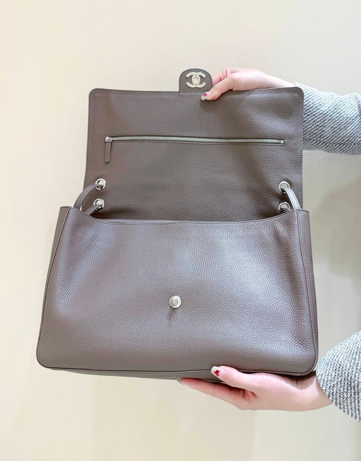 Chanel Maxi Flap bag in Taupe Grained Calfskin SS26 Collection