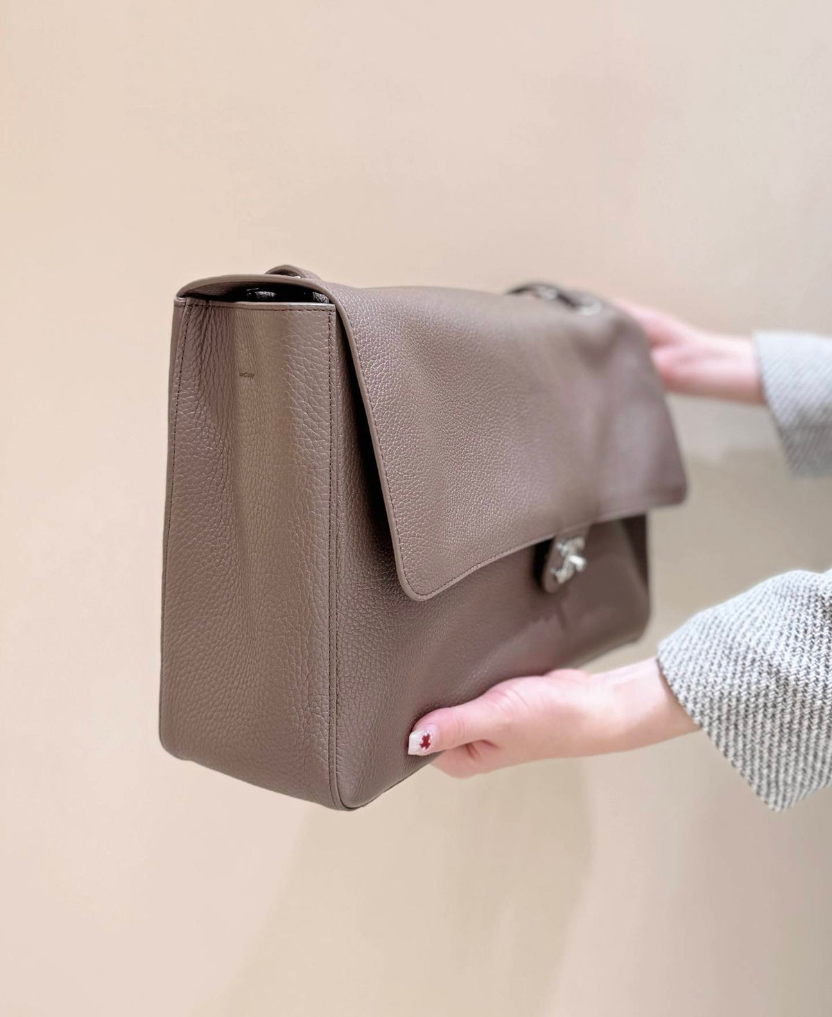 Chanel Maxi Flap bag in Taupe Grained Calfskin SS26 Collection