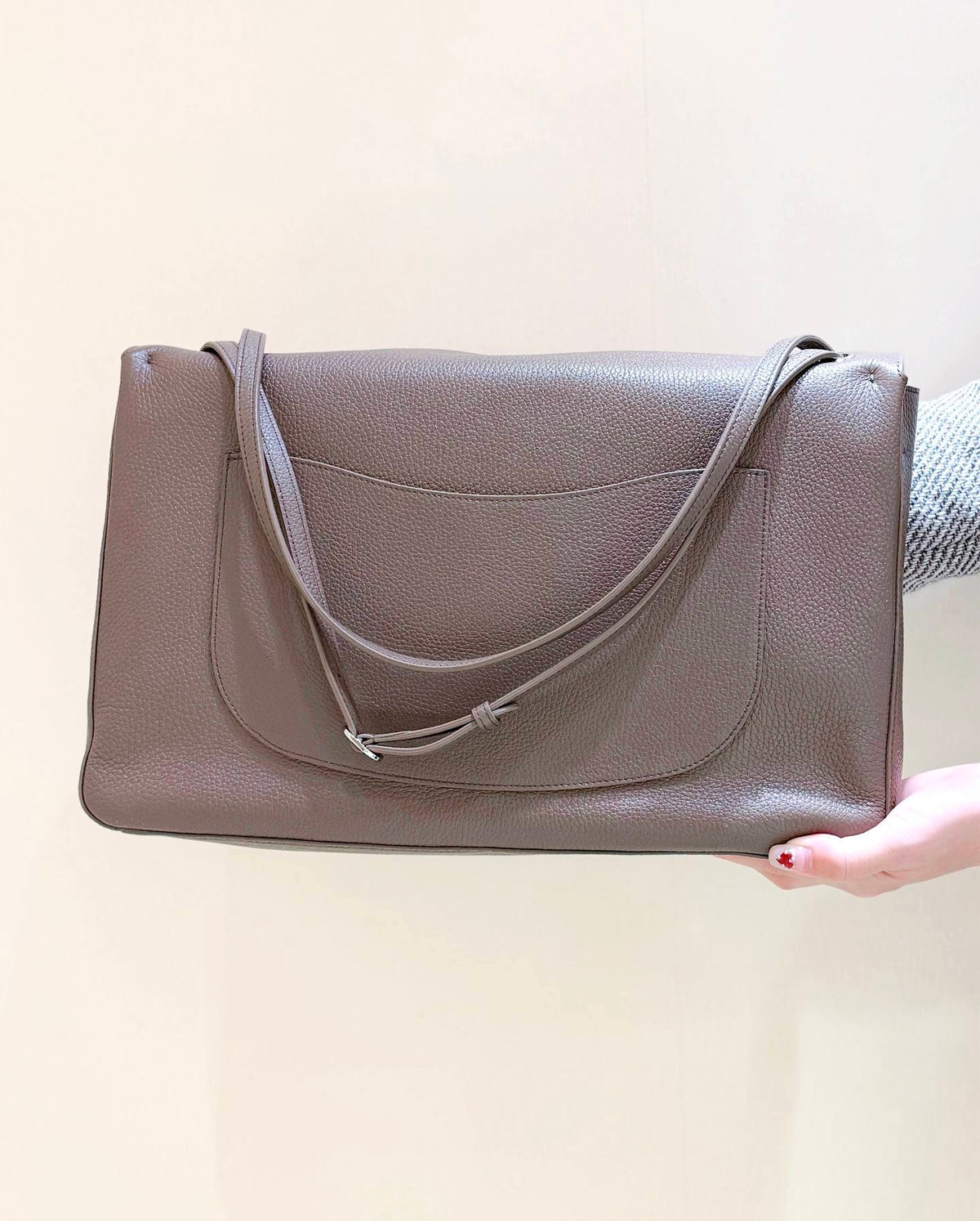 Chanel Maxi Flap bag in Taupe Grained Calfskin SS26 Collection