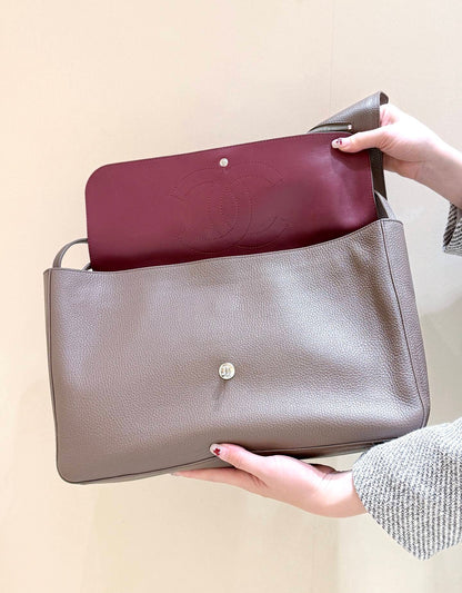 Chanel Maxi Flap bag in Taupe Grained Calfskin SS26 Collection