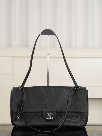 Chanel Maxi Flap 32 Black Sliver Hradware