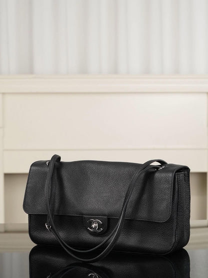 Chanel Maxi Flap 32 Black Sliver Hradware