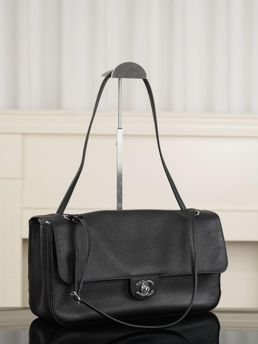 Chanel Maxi Flap 32 Black Sliver Hradware