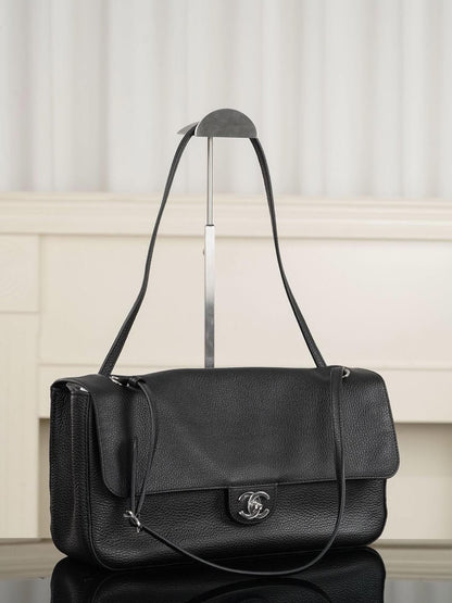 Chanel Maxi Flap 32 Black Sliver Hradware