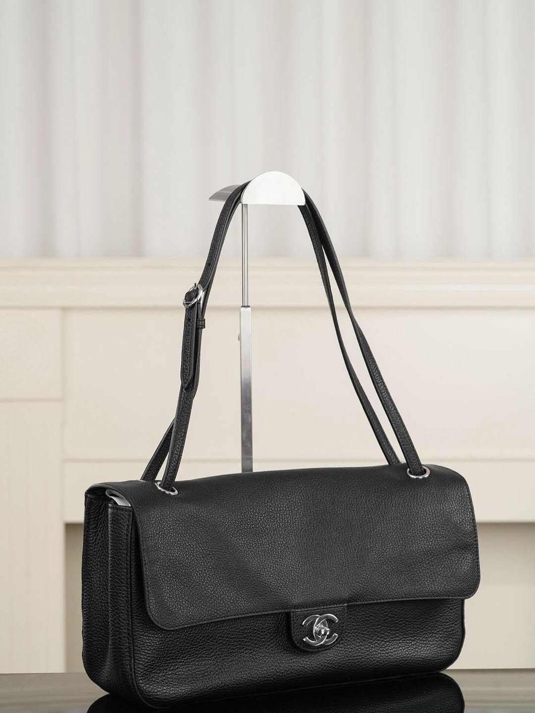 Chanel Maxi Flap 32 Black Sliver Hradware