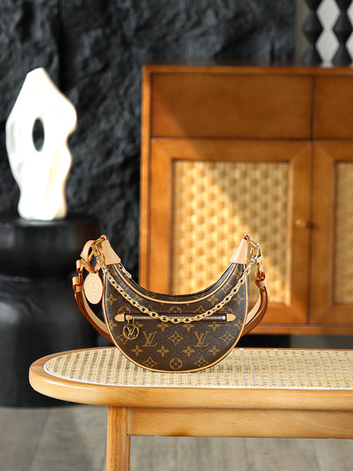 Louis Vuitton Loop bag in Monogram canvas