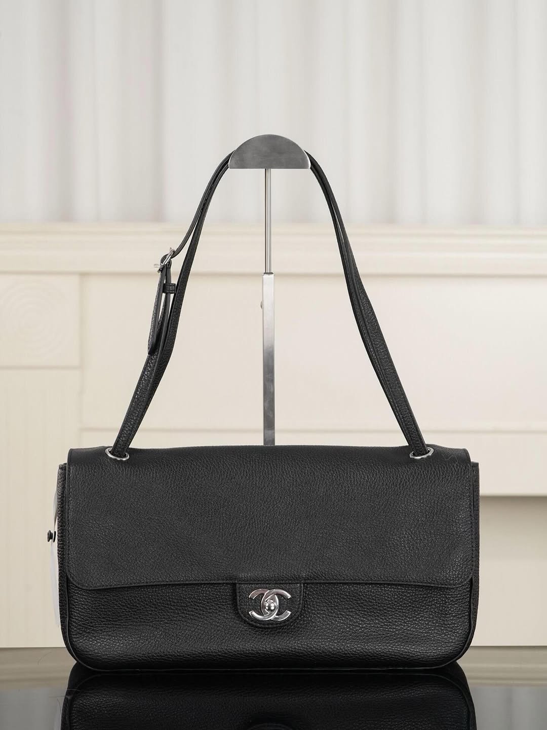 Chanel Maxi Flap 32 Black Sliver Hradware