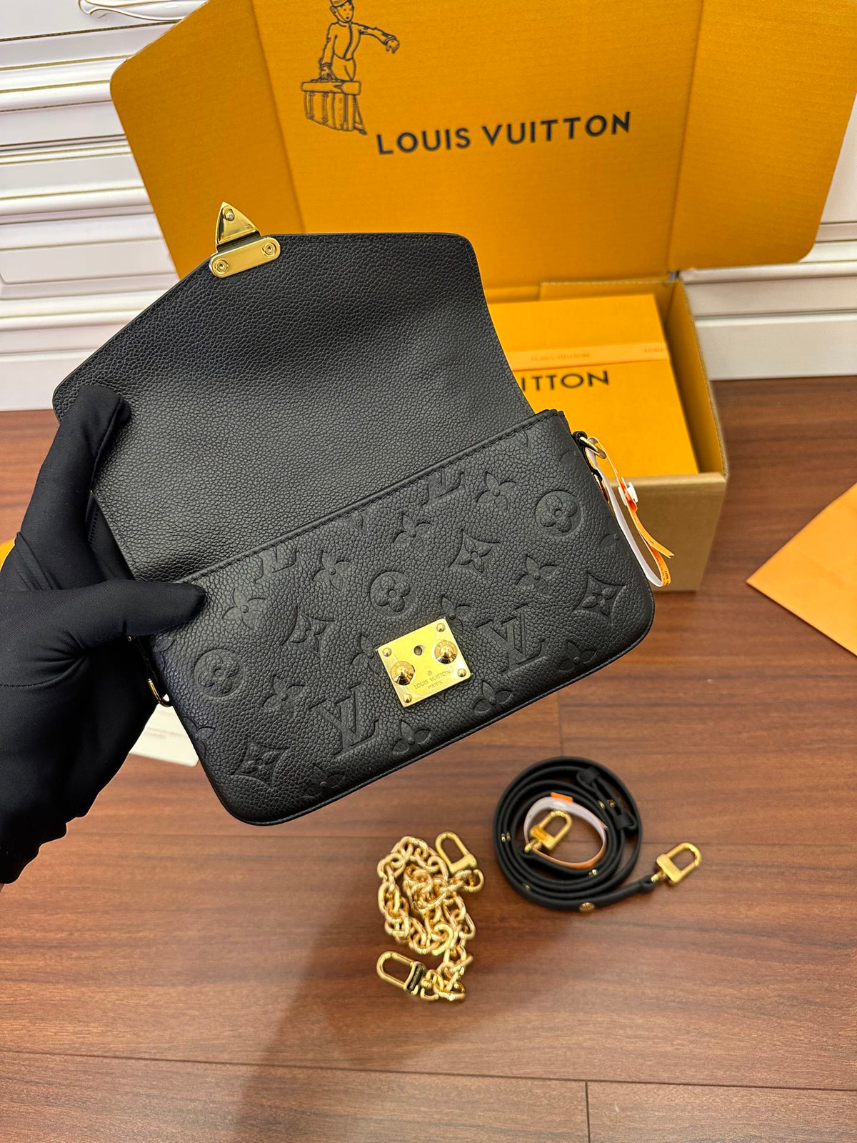 Louis Vuitton Pochette Métis East West