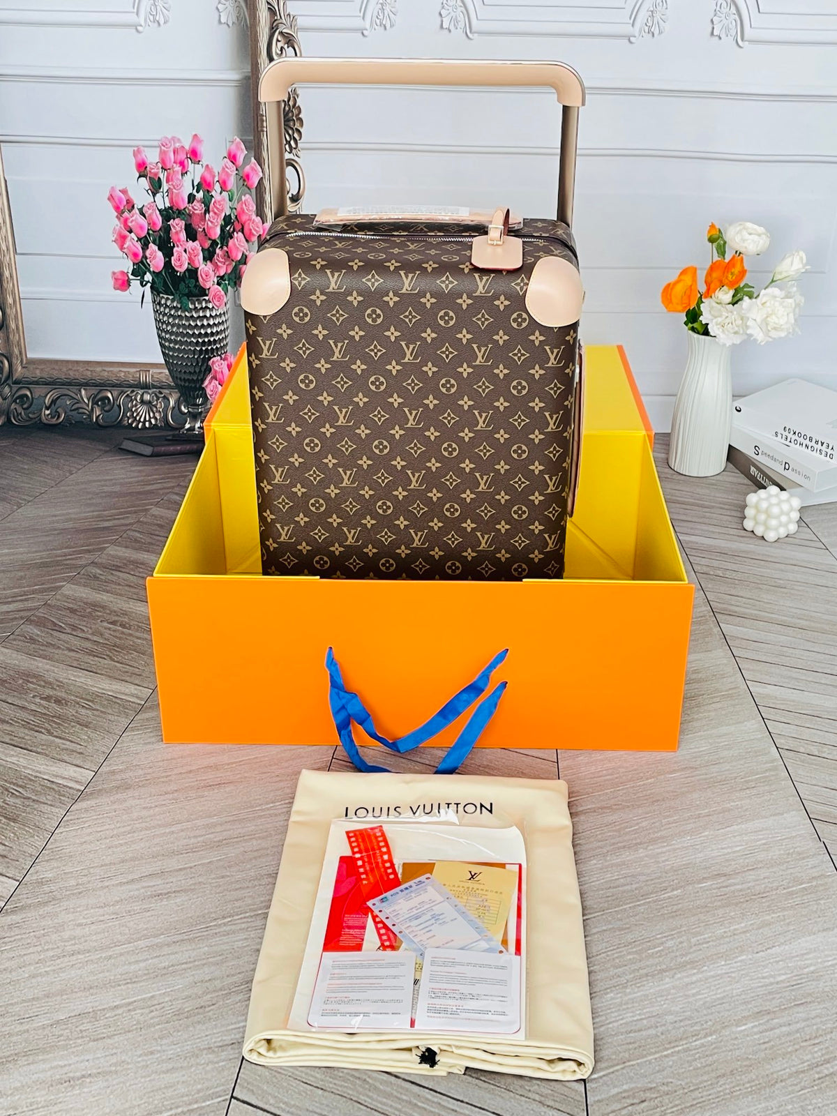 Louis Vuitton Horizon 55 rolling suitcase in Monogram Canvas