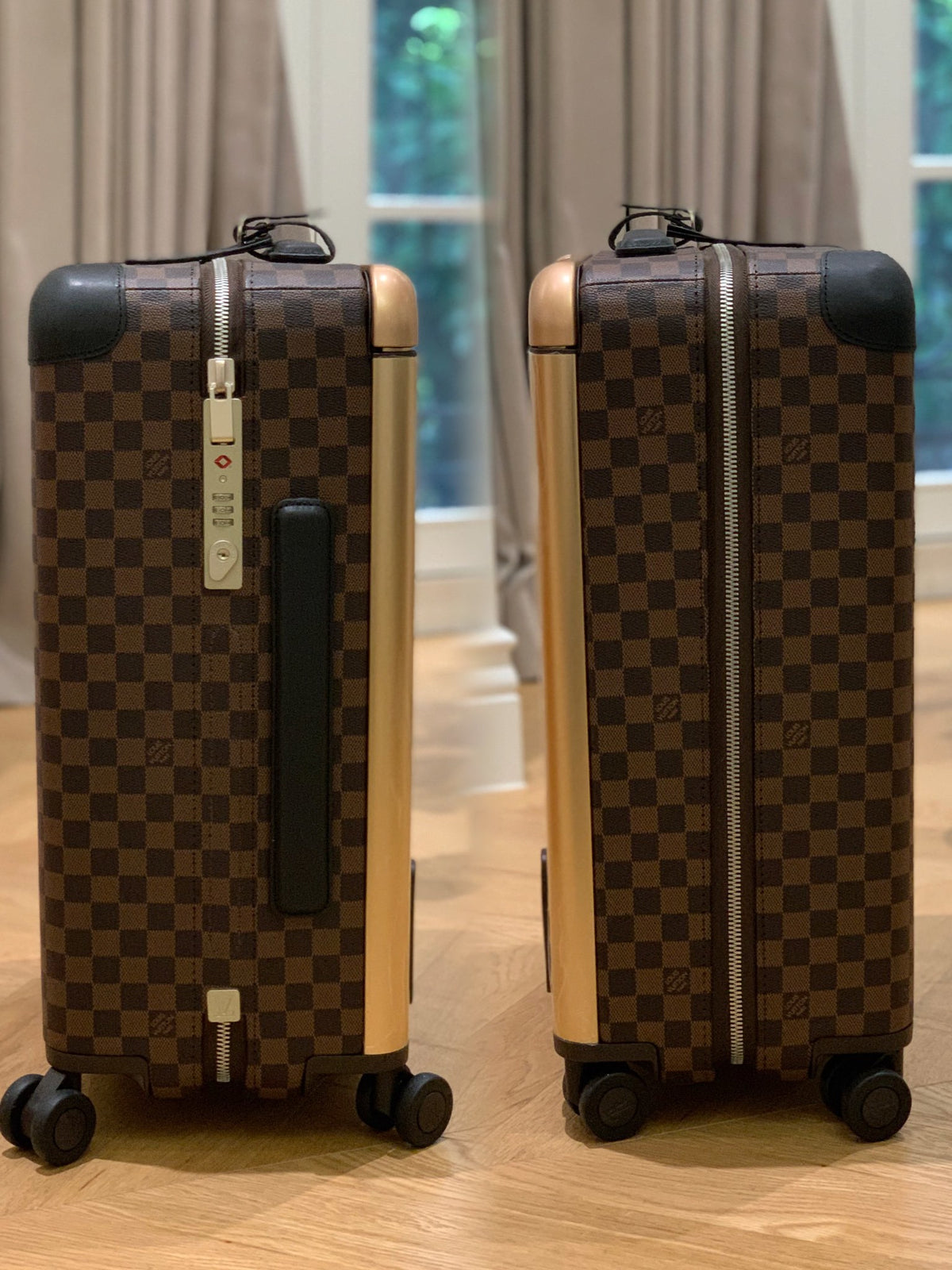 Louis Vuitton Horizon 55 rolling suitcase in Damier Ebene canvas.