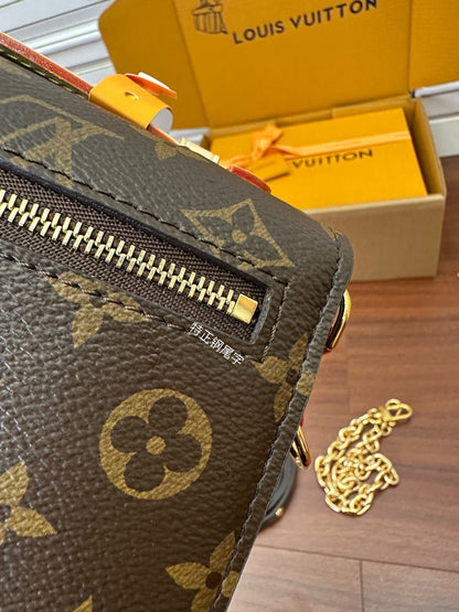 Louis Vuitton Pochette Métis East West Monogram Canvas