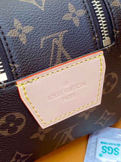 Louis Vuitton Dopp Kit Toilet Pouch in Monogram Canvas