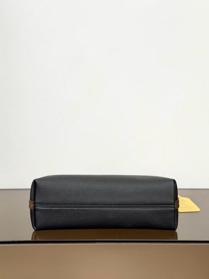 Louis Vuitton Multipass in black