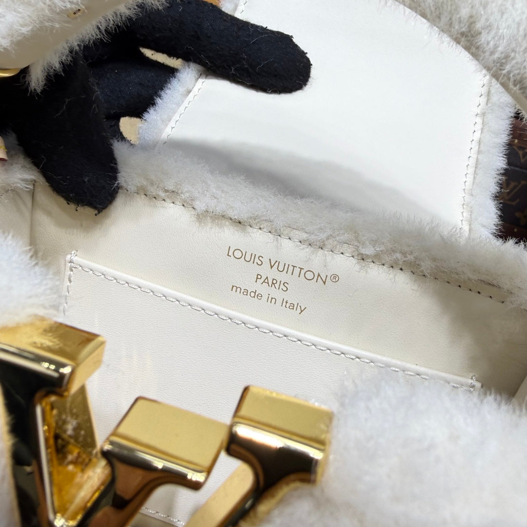 Louis Vuitton Capusnow Capucines handbag