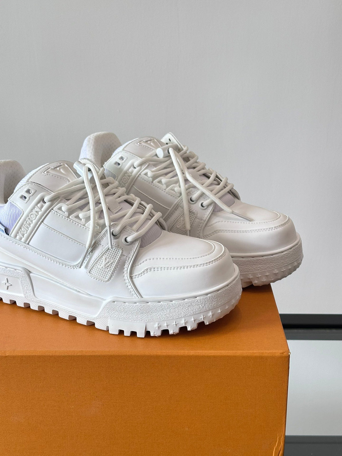LV Men White Leather Sneakers
