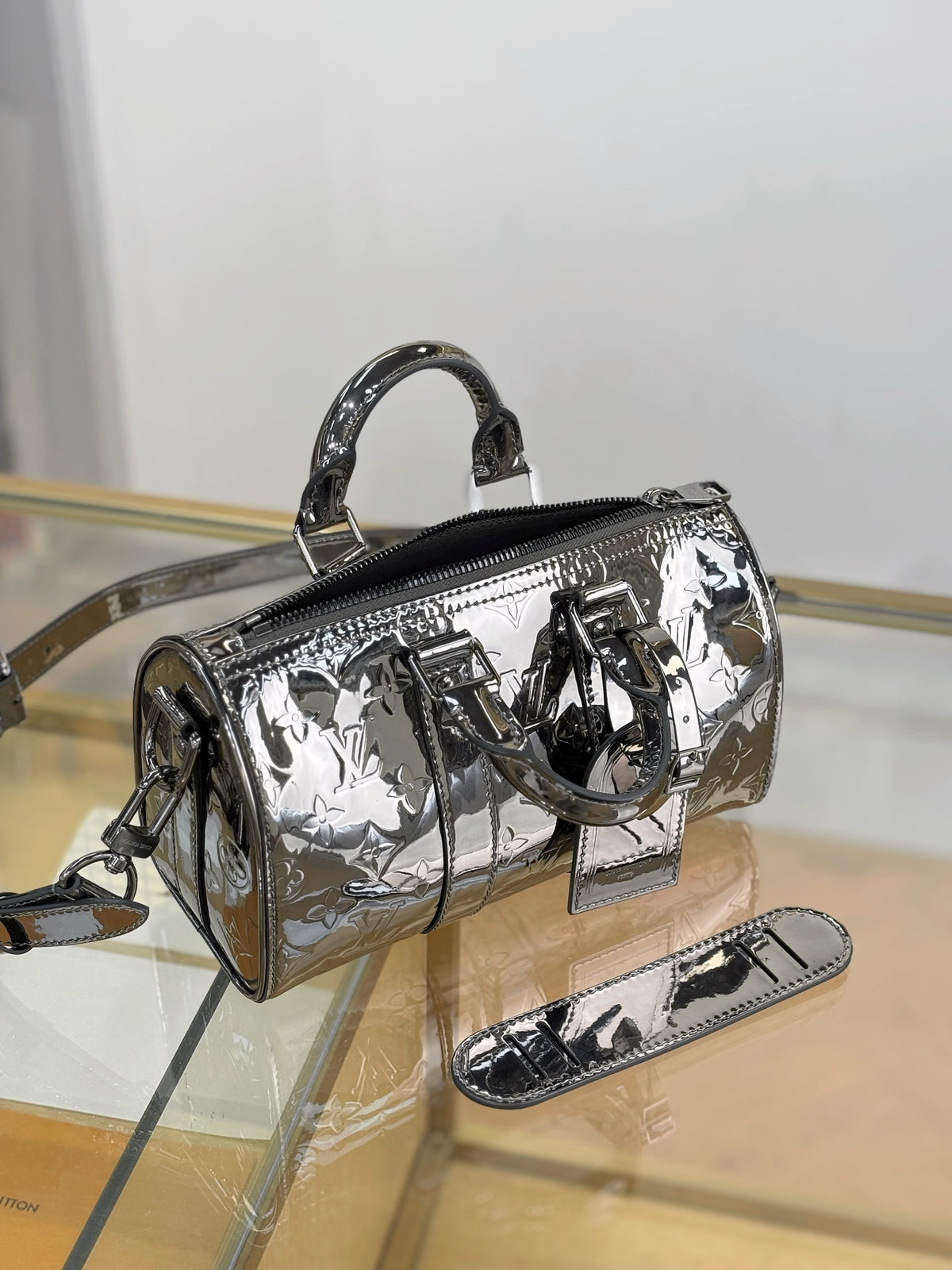 Louis Vuitton Keepall Bandoulière 25