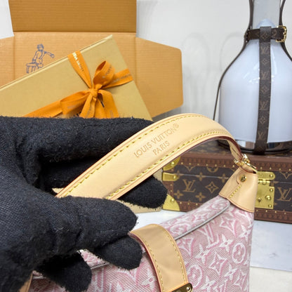Louis Vuitton Pochette Pink Monogram Emblème