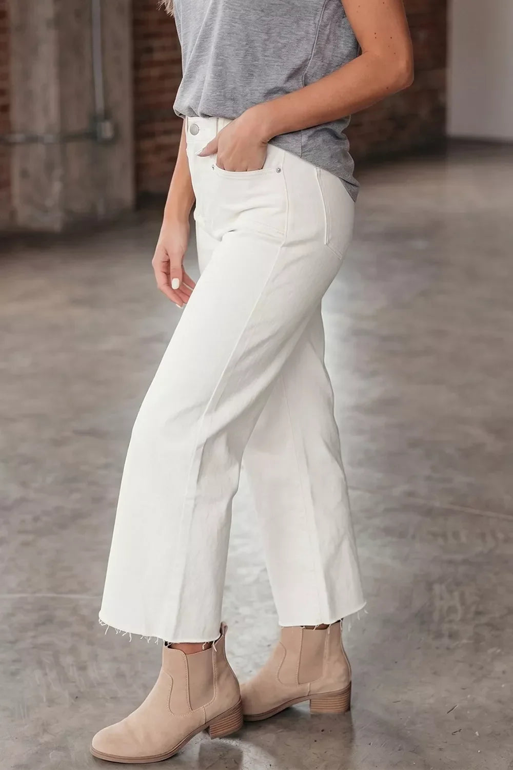 Raw Hem Ankle-length Loose Jeans