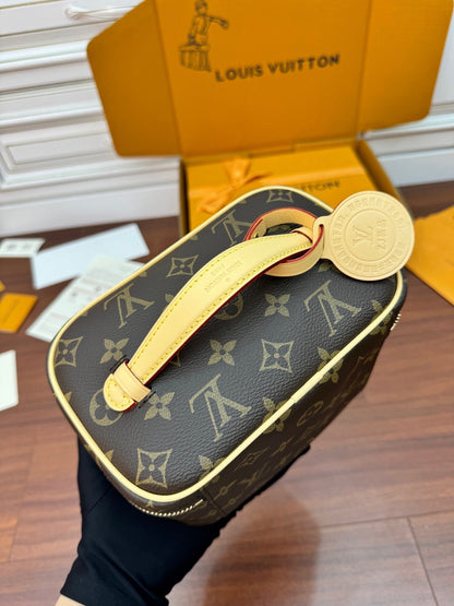 Louis Vuitton Nice Mini toiletry