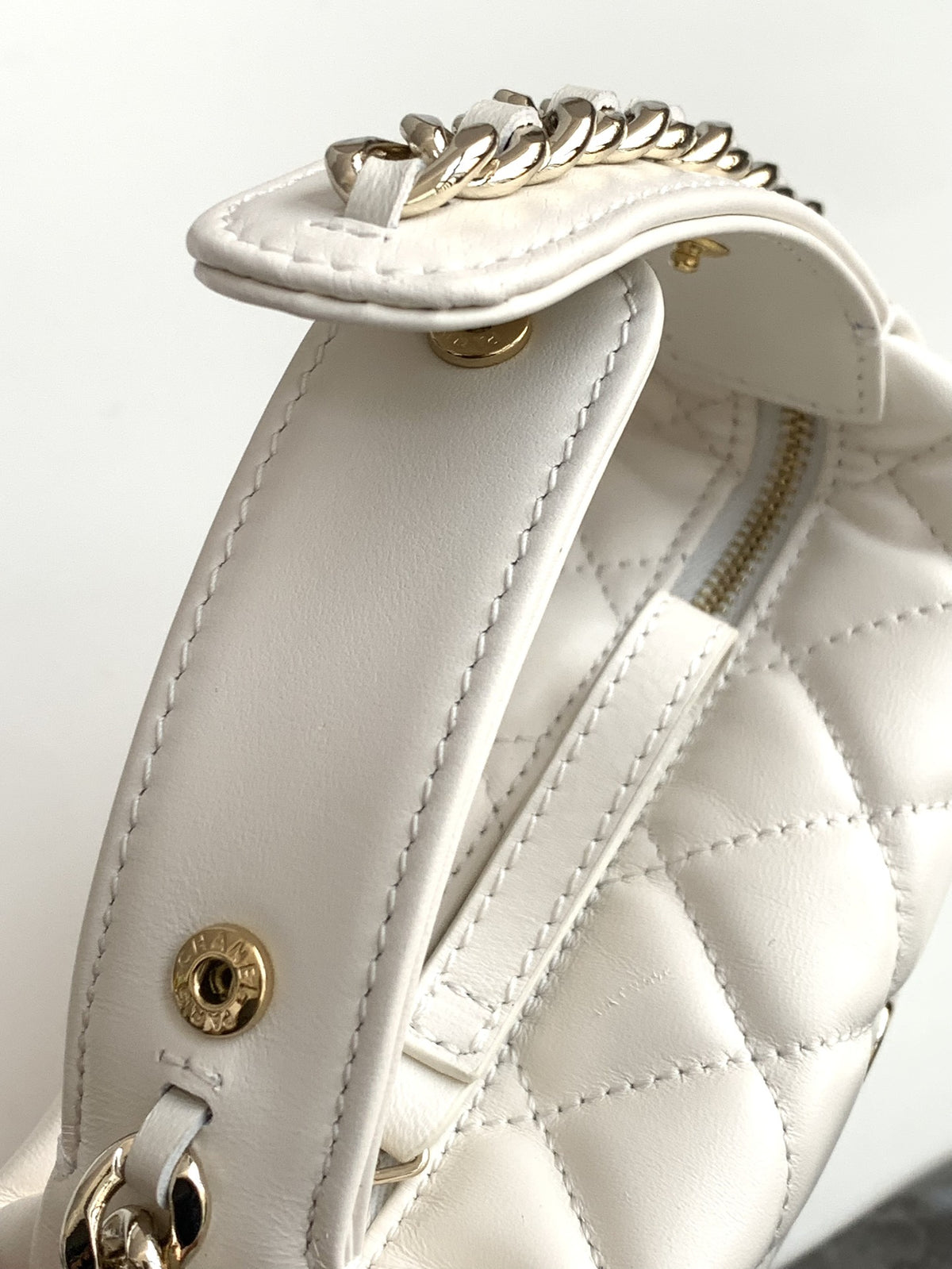 CHANEL 23C white hula hoop clutch