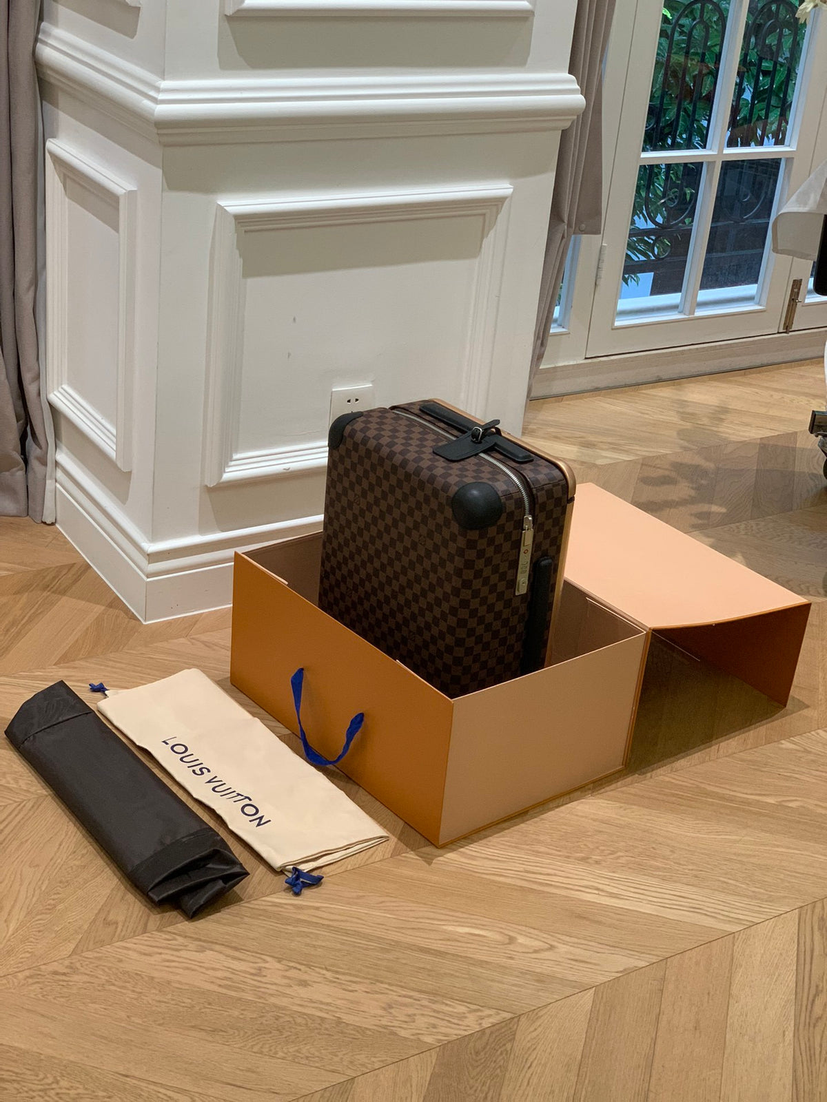 Louis Vuitton Horizon 55 rolling suitcase in Damier Ebene canvas.