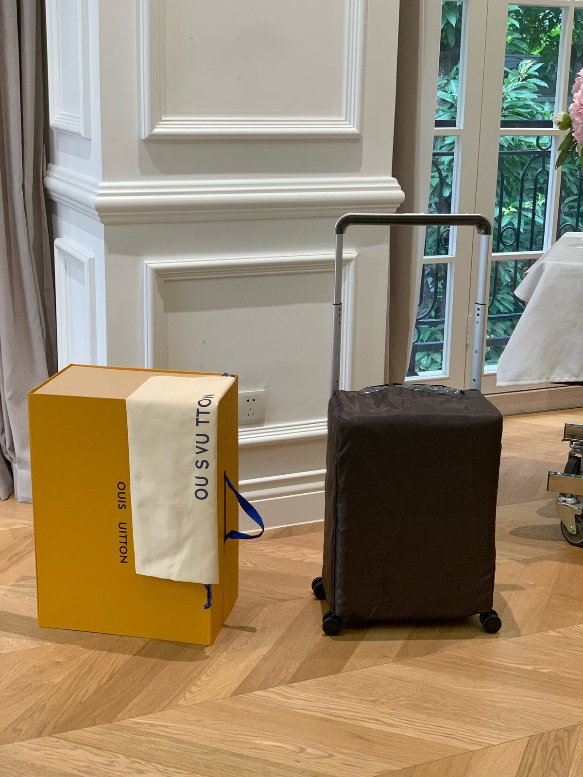 Louis Vuitton Horizon 55 Monogram Galaxy print
