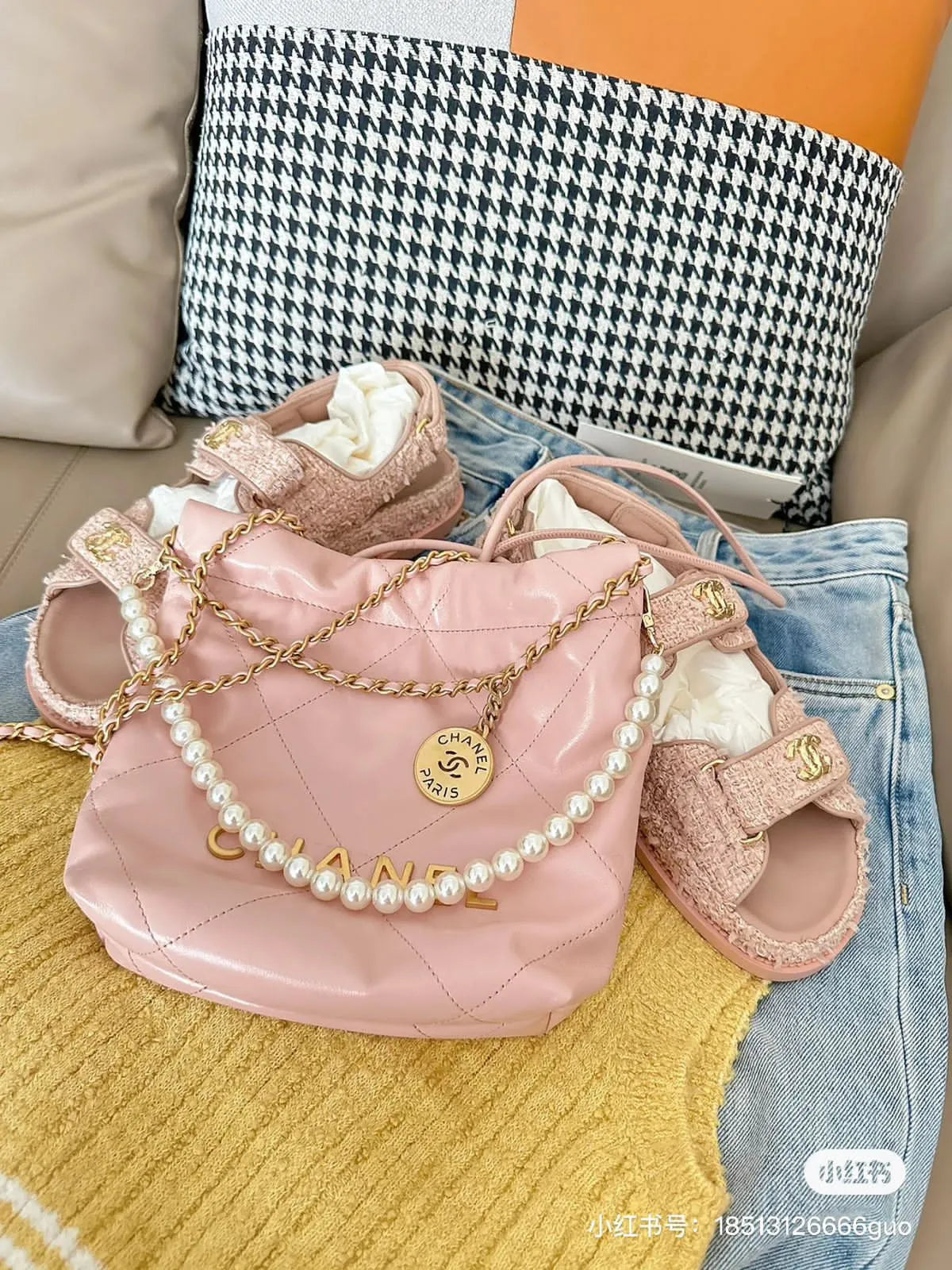 Chanel Mini Handbag Calfskin Pink With Gold Logo