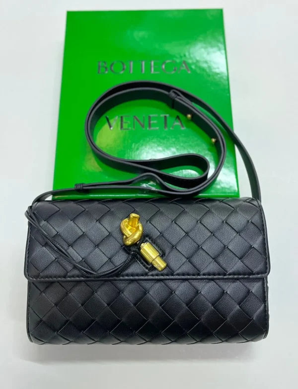 Bot­te­ga Vene­ta Mi­ni An­di­amo Cross Body Bag