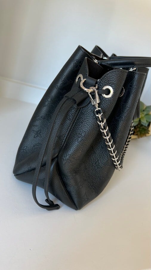 Louis vuitton bella mahina tote black