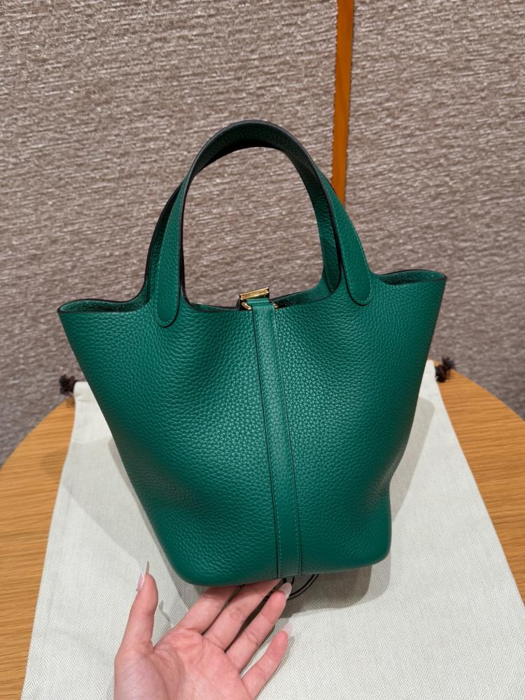 HN Togo leather green with gold hardware 18cm