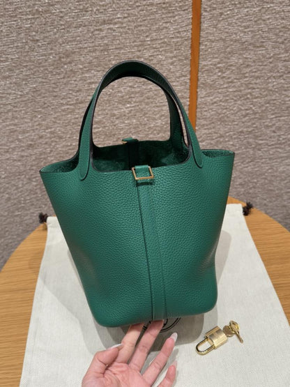 HN Togo leather green with gold hardware 18cm