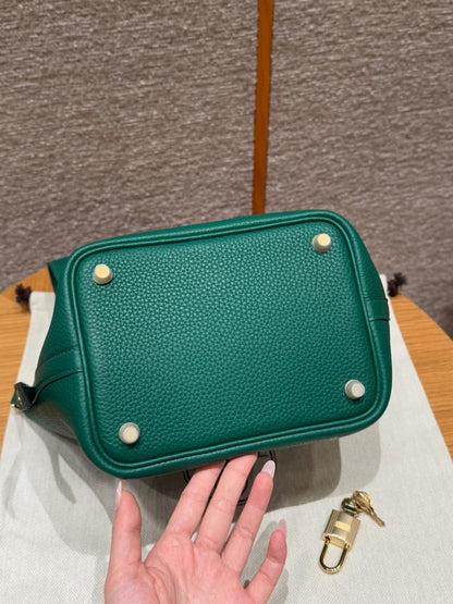 HN Togo leather green with gold hardware 18cm