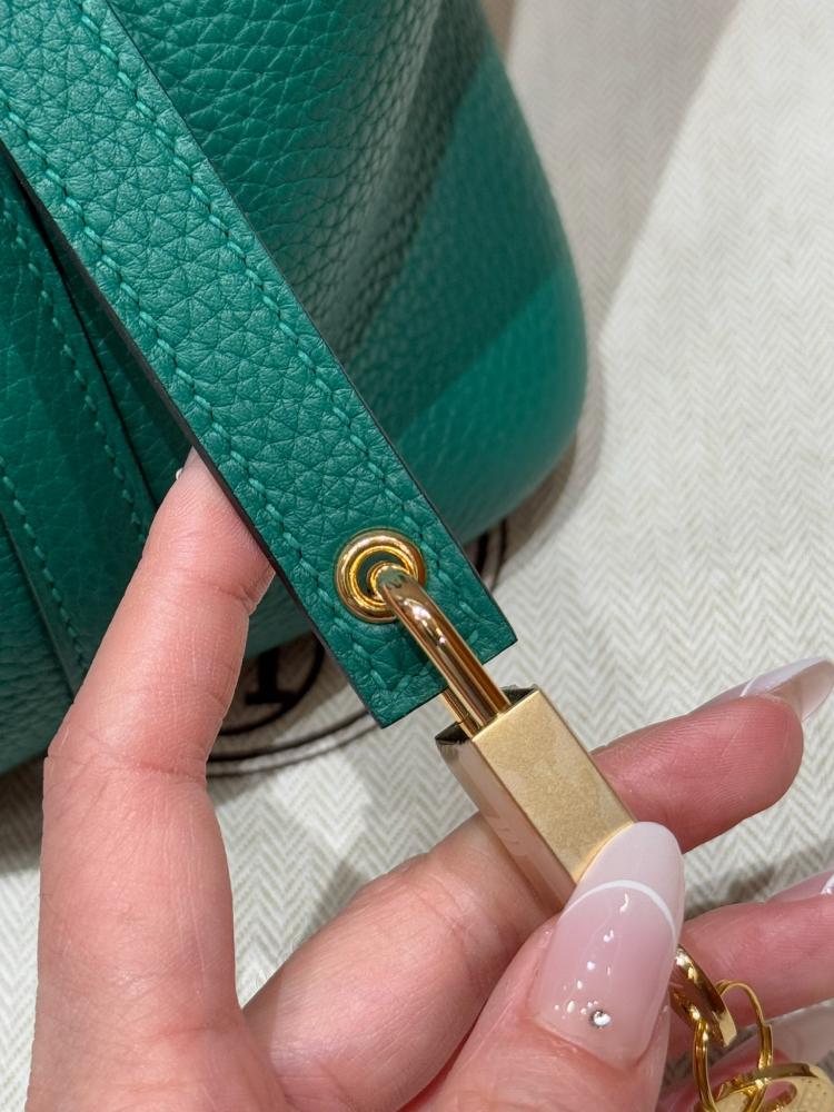 HN Togo leather green with gold hardware 18cm