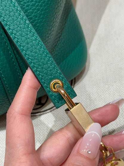 HN Togo leather green with gold hardware 18cm