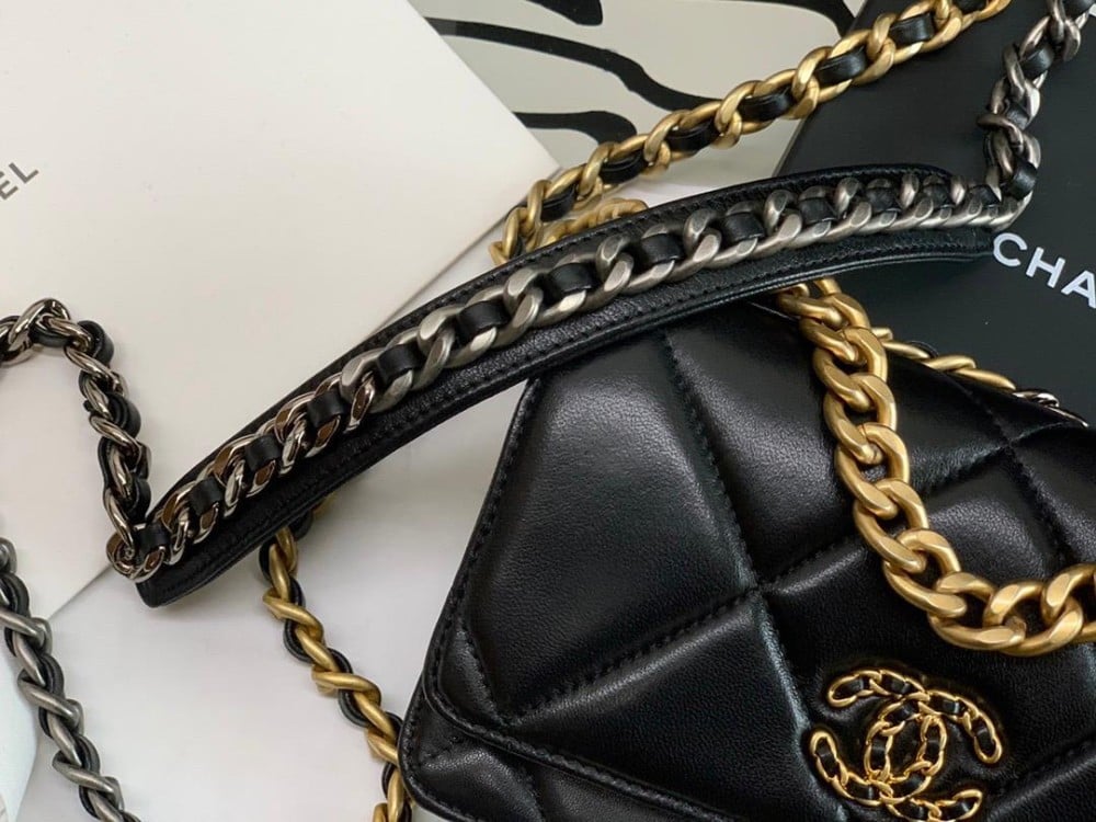 Chanel 19 wallet on chain in shiny lambskin